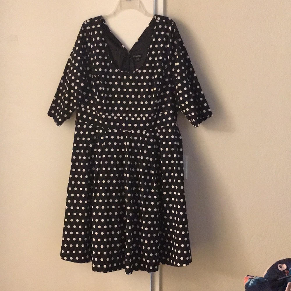Adorable city chic retro dress... polka dots!